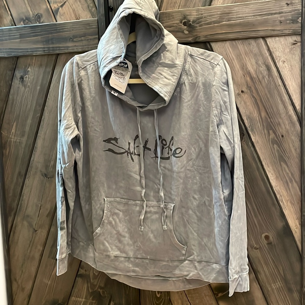 Salt Life Hoodie w/muffin pocket. NWT
